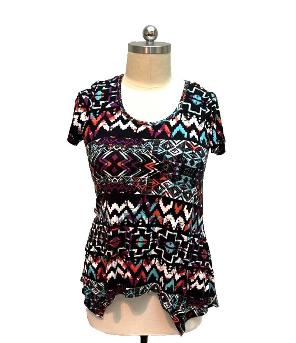 Chelsea & Theodore Aztec Sharkbite Hem Top L